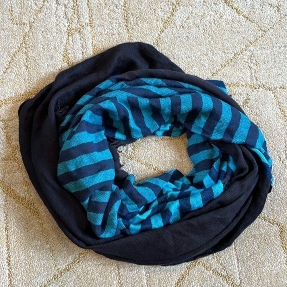 🐠Lightweight boho wrap scarf bright blue and navy blue stripes fringe hem